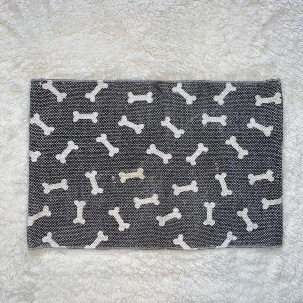Dog Bone Pattern Mat - Grey and White